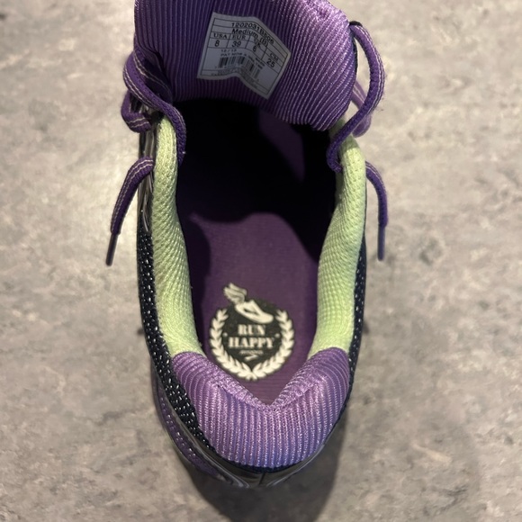 Like NEW Brooks Running Shoes - Picture 6 of 6